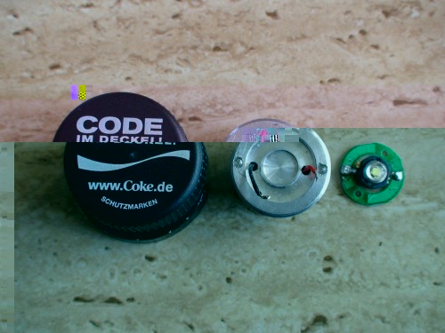 Wie du siehst, wäre ein Starplatine zu groß um in den Aluring reinzupassen, Ich könnte höchstens die Platine obendraufkleben, aber dann würde ein Luftloch unten dran enstehen ( weiß nicht ob des schlimm wär) und es wäre auch nicht sicher ob ich die Lampe wieder zusammengeschraubt bekomm, da der Kopf von der Seite betrachtet ja höher wäre