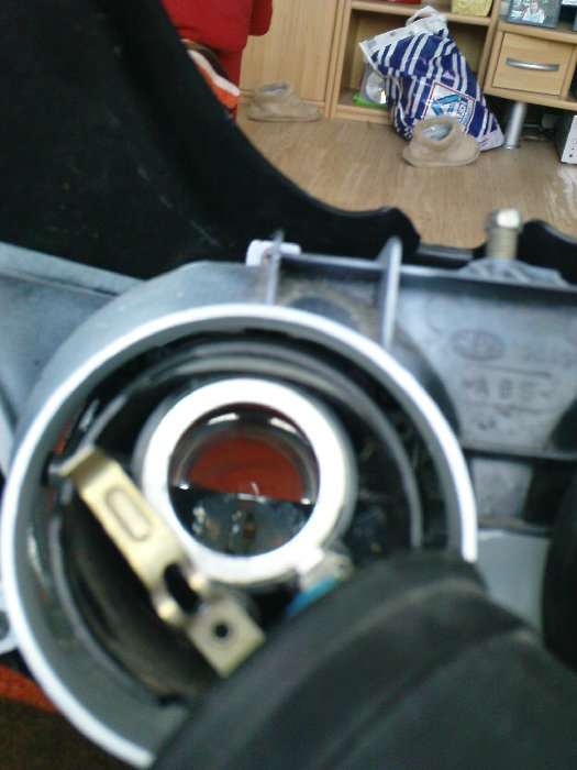 hier ma die fassung, könnte euch noch ein bild vom reflktor von innen hochladen wenn ihr das braucht, habe i-wo im keller noch einzelne rumfliegen von meinen alten versuchen