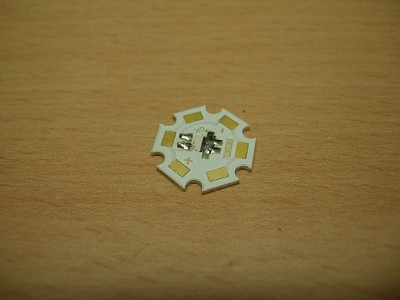 Zunächst die Kontakte der Star-Platine verzinnen (am besten mit einer feinen Spitze)