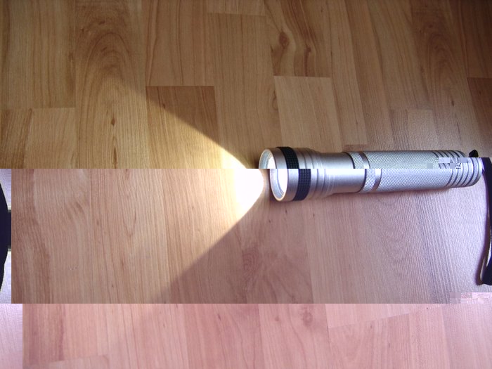 1.jpg (114.28 KiB) 33006 mal betrachtet Taschenlampe eingeschaltet, stark fokussiert - nur das minimale Streulicht ist am Boden erkennbar, der Strahl nicht