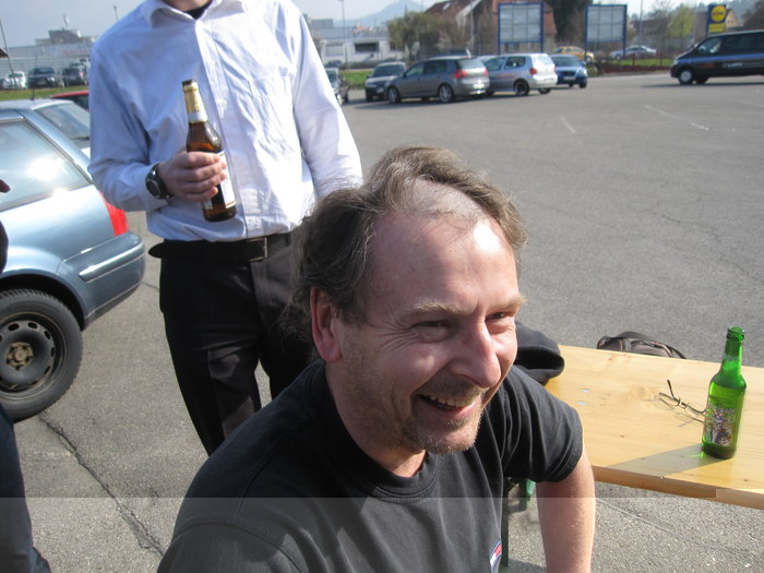 Im Hintergrund (geköpft) der Anästesist...