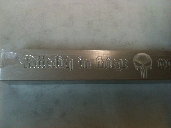 Alu U-Leiste graviert links