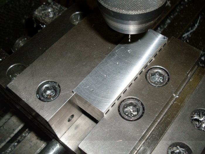 Kühlkörper bohren.jpg (338.27 KiB) 20817 mal betrachtet Erst mal Bohren...