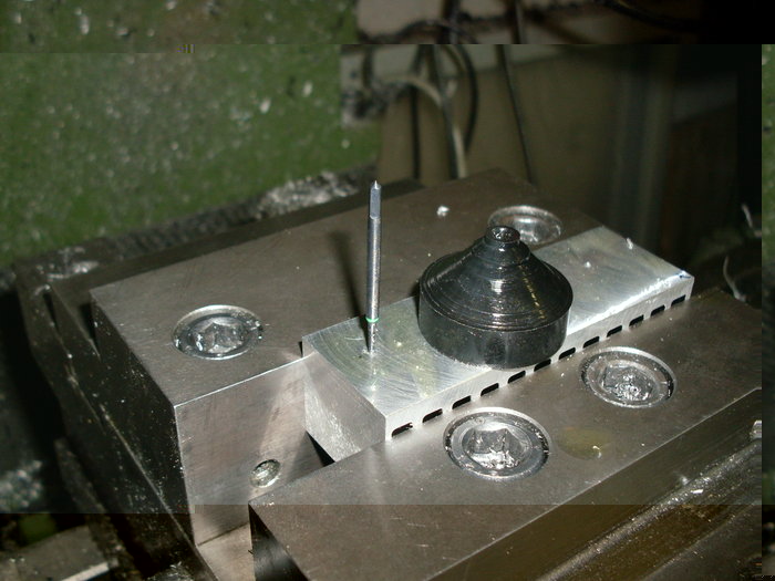 Kühlkörper Gewinde schneiden.jpg (287.61 KiB) 20825 mal betrachtet dann M1,6er Gewinde rein.