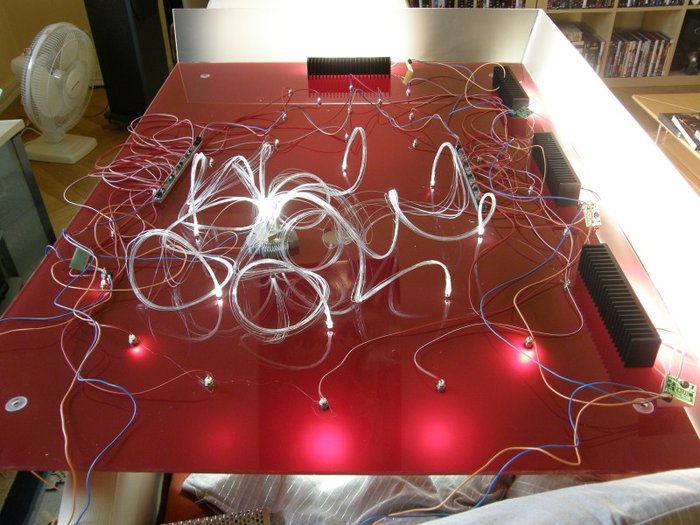 P6090267.jpg (125.47 KiB) 40516 mal betrachtet Und nun mit allen LEDs und Lichttest.